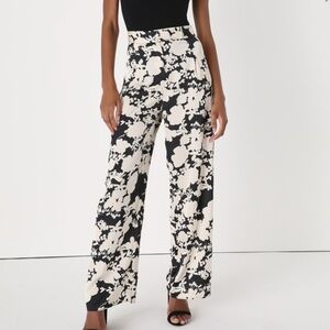 Lulus Stunningly Chic Black & White Floral Pants 🖤